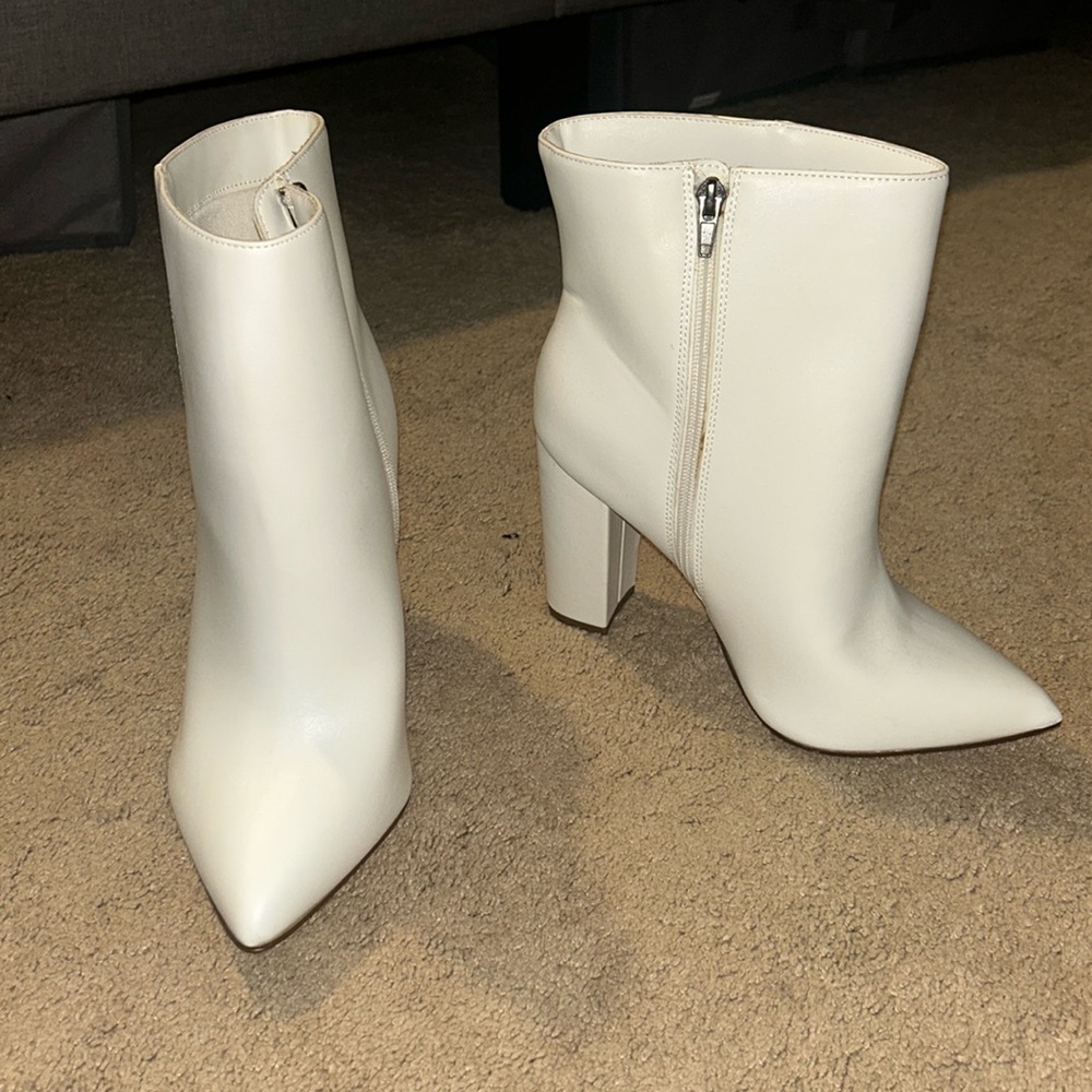 White pointed toe boots